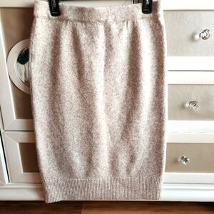 3for$24 Knitted skirt. Size M Melange light gray color. Cobble lane. Wool blend.